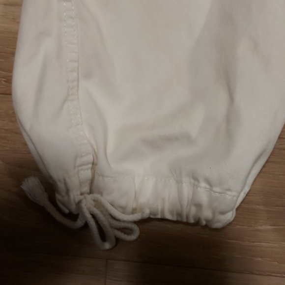 H&M White Capris - Picture 3 of 5